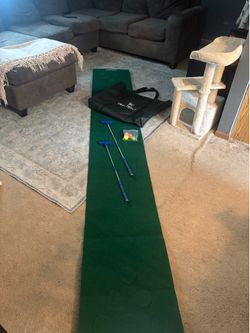 Crest Mini Golf Set – Complete with Mat, 2 Putters, 4 Golf Balls & Carry Bag