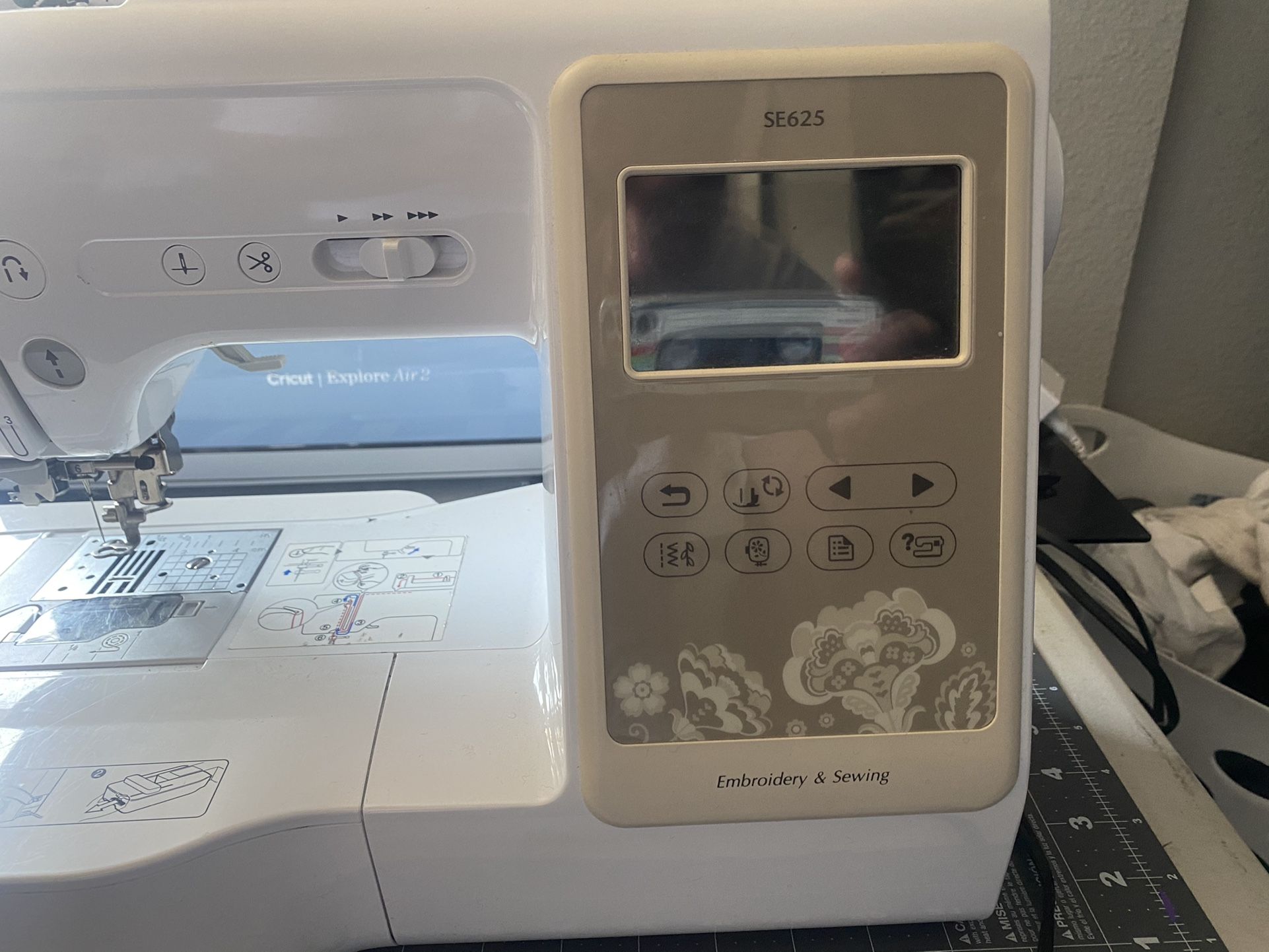 Brother SE625 Sewing and Embroidery Machine for Sale in Rialto