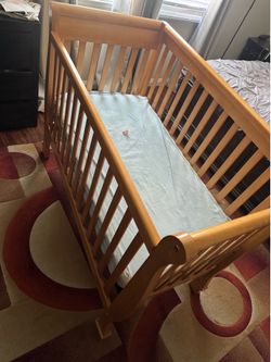 Free Crib (no mattress)