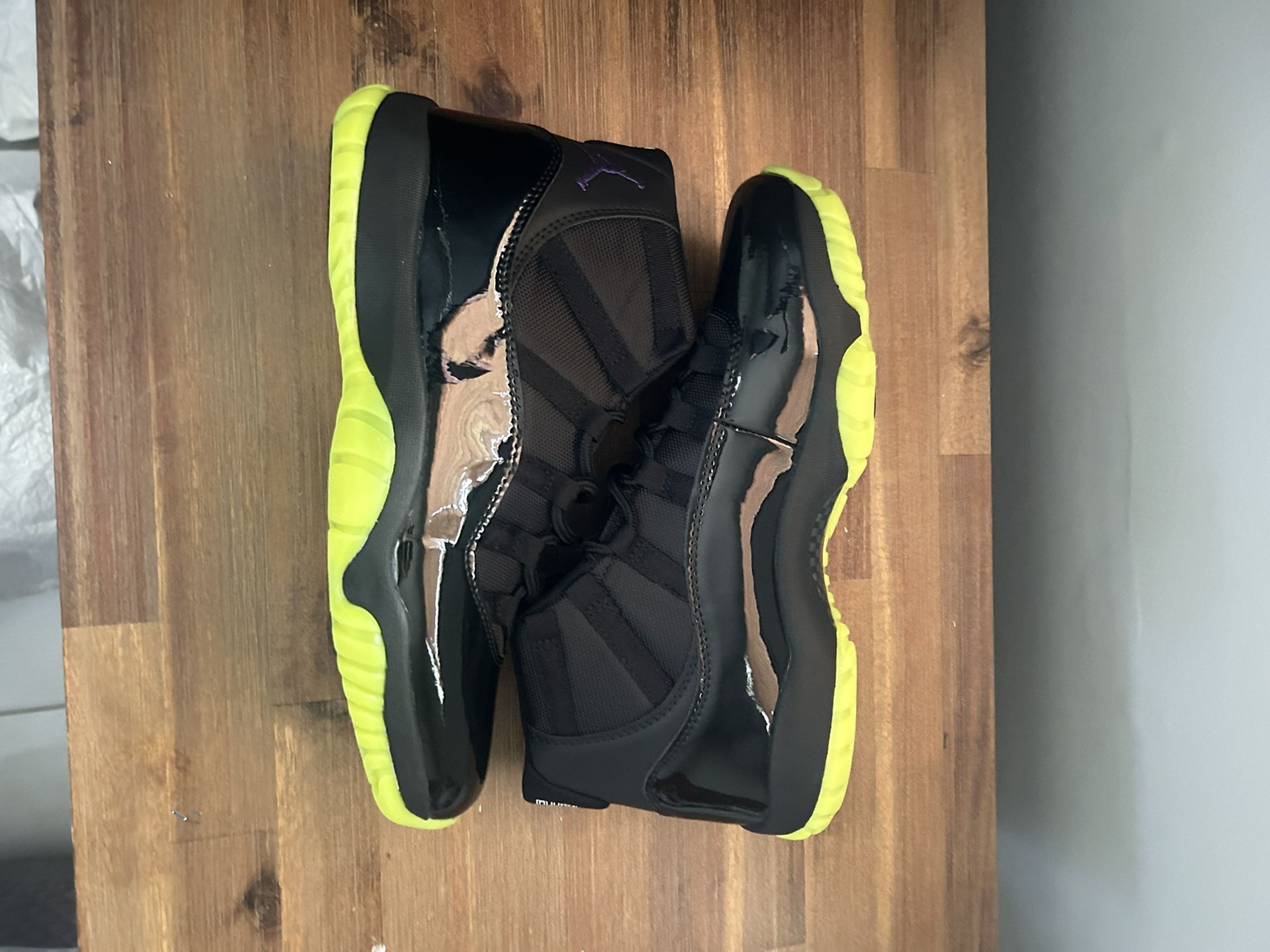 Jordan Black Volt 11s
