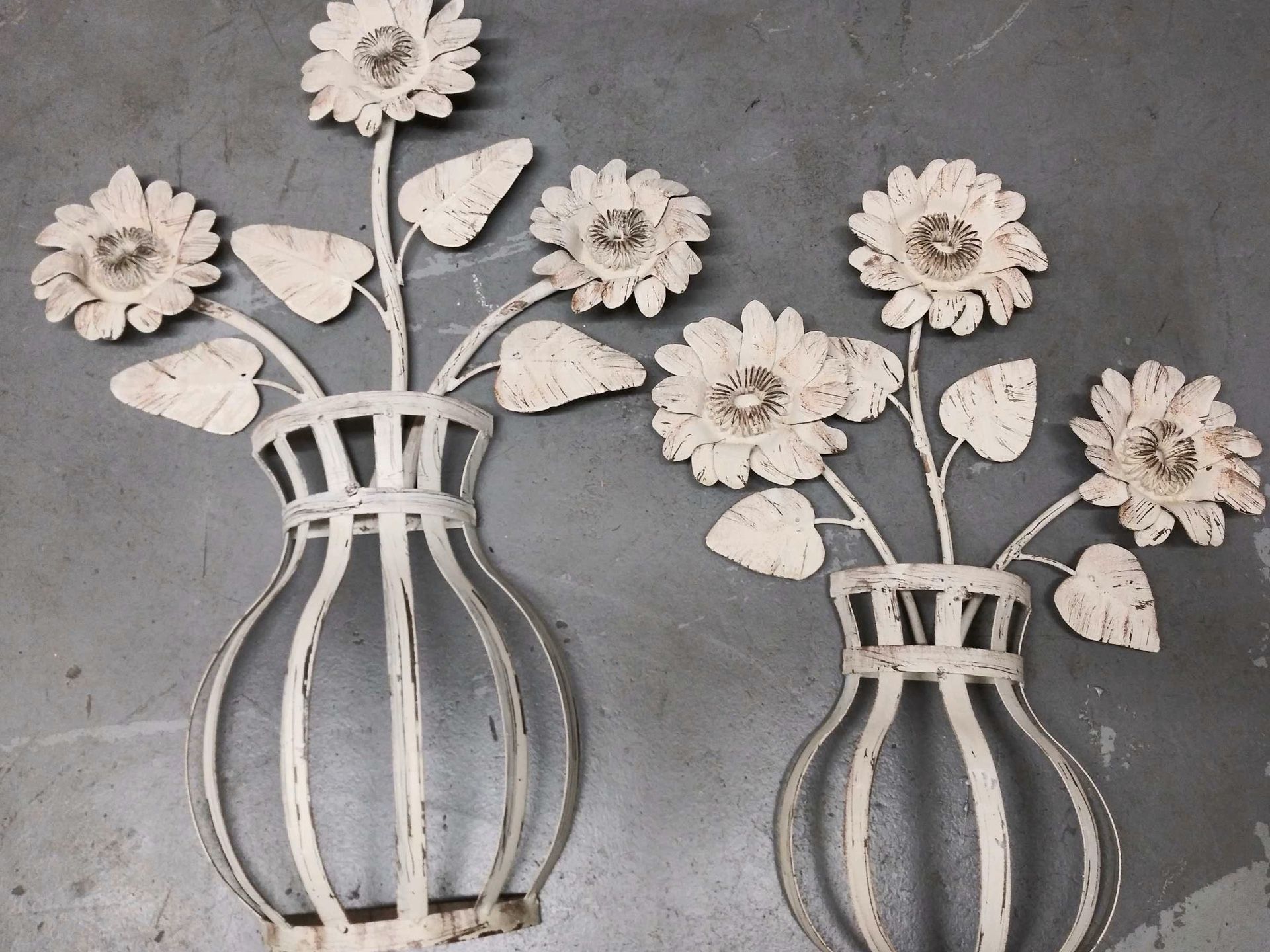 Rustic Metal Flowers With Vases Wall Decor