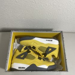 Jordan 4 lightning 