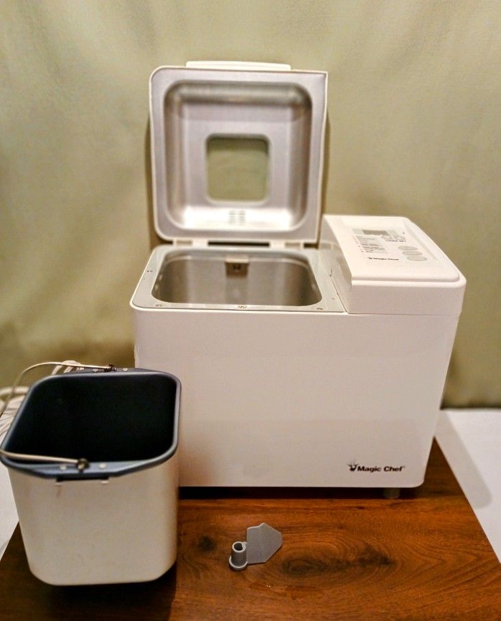 Magic Chef Automatic Bread Maker Model: CBM-310 White