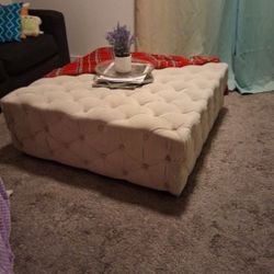 Tufted Squate Foot Rest