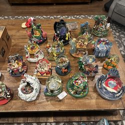 Disney Snow Globe Collection Mickey, Winnie The Pooh, Cinderella, Bambi, Princess And More!