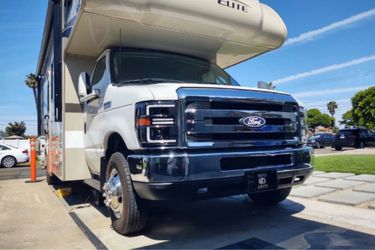2017 Thor Motorhome Coach Freedom Elite - $48,000 (Bonita)