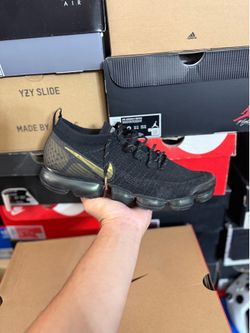 Nike Air VaporMax Flyknit 2 Black Metallic Silver Multi-Color size 9.5 USED But Clean