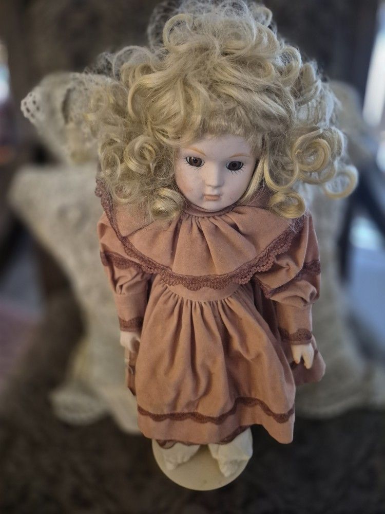 BEAUTIFUL "AMERICA'S PORCELAIN DOLL!" AUTHENTICITY IS INCLUDED, SHE'S A GORGEOUS ANTIQUE!