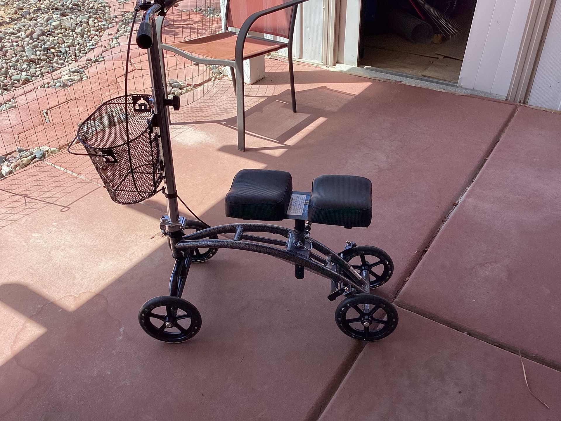 Knee Scooter With Basket