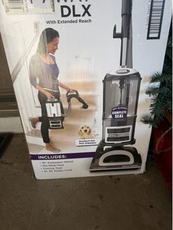 BRAND NEW IN BOX SHARK 🦈 VACUUM