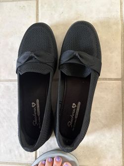 Black Skechers Size 8