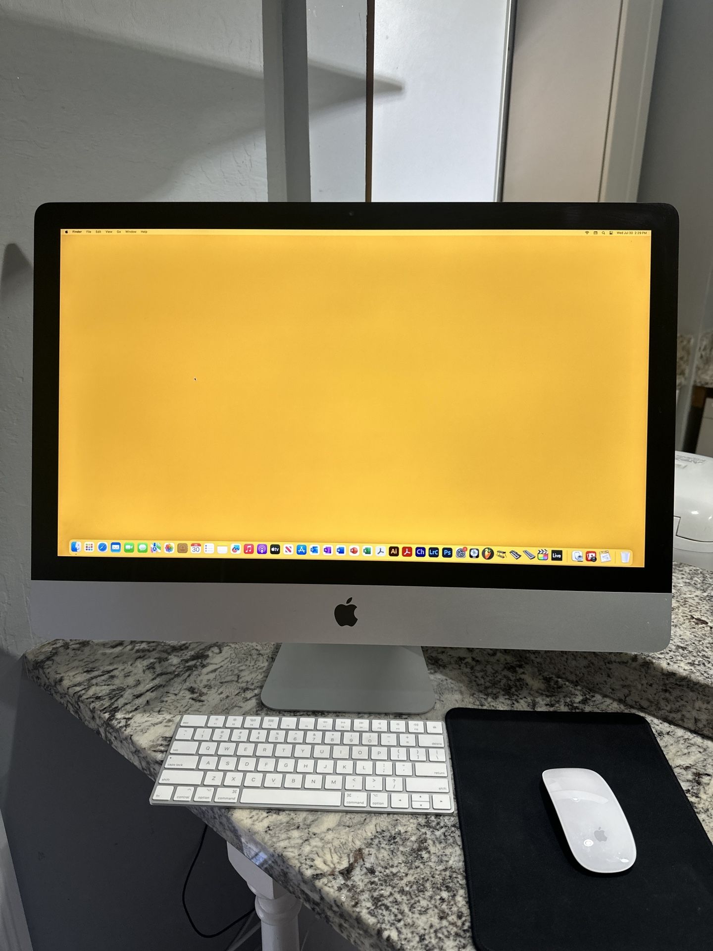 APPLE IMAC RETINA 5K 27” INTEL 6 CORE i5 @ 3.7GHZ 16GB 500GB SSD! LOADED!