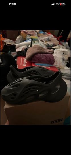Yeezy Foam Runners Onyx Size 10