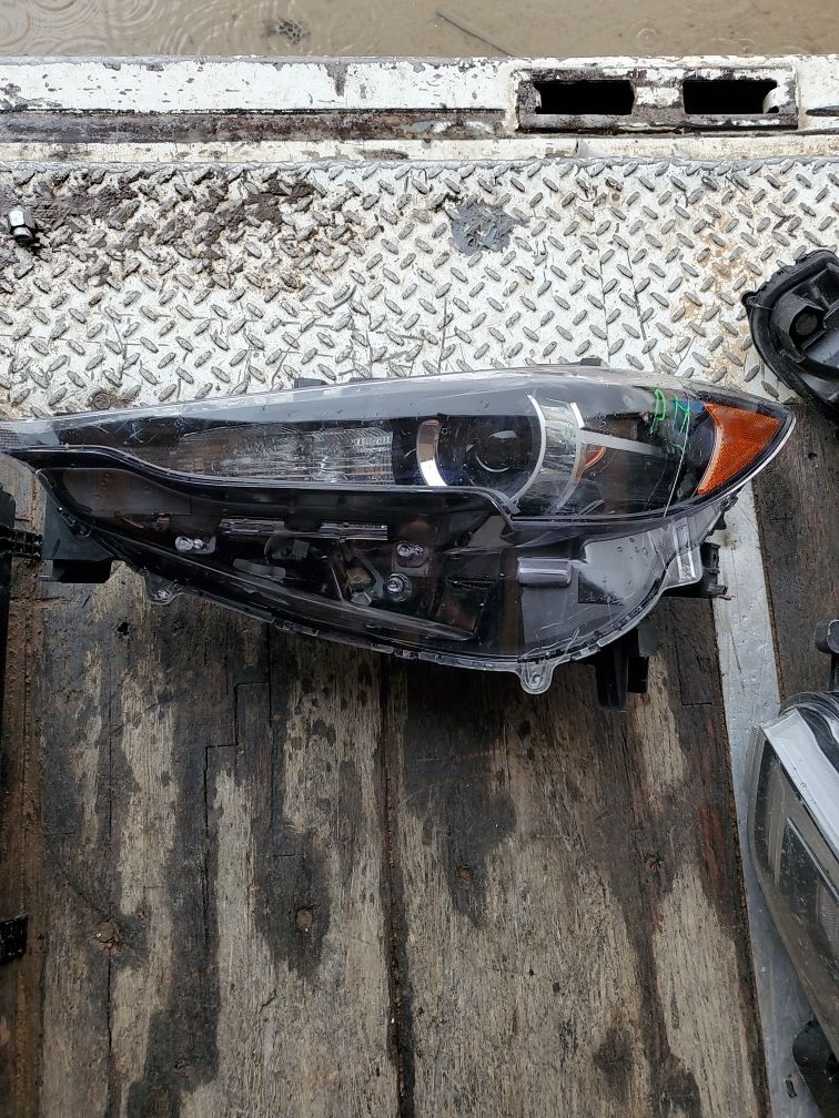 OEM Mazda Cx-5 2018 Left Headlight