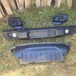 2020 Jeep Wrangler Front Bumper Assembly 