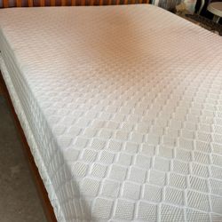 CAMA QUEEN MADERA SOLIDA,INCLUYE COLCHÓN MEMORY FOAM Y BOX