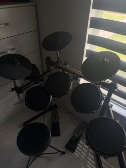 Alesis Electronic Drum Kit Set
