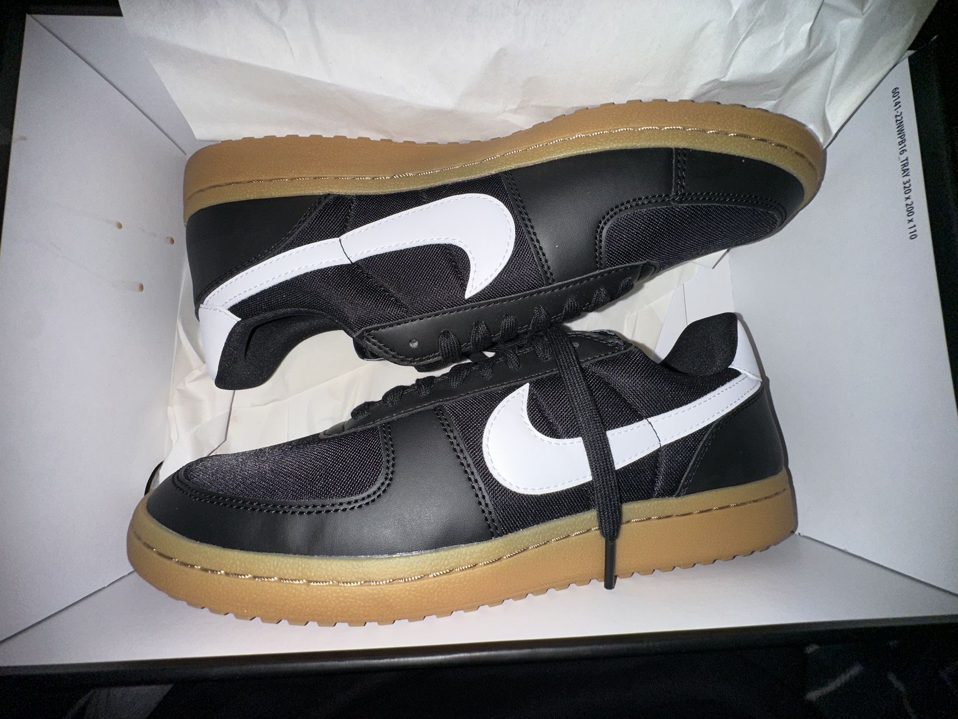 Nikes Never Worn  Ws Size 10