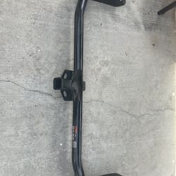 Tow Hitachi 2”. Curt #13105