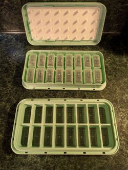 • Ice Cube Tray x2, w/ Matching Lid x1,  medium green