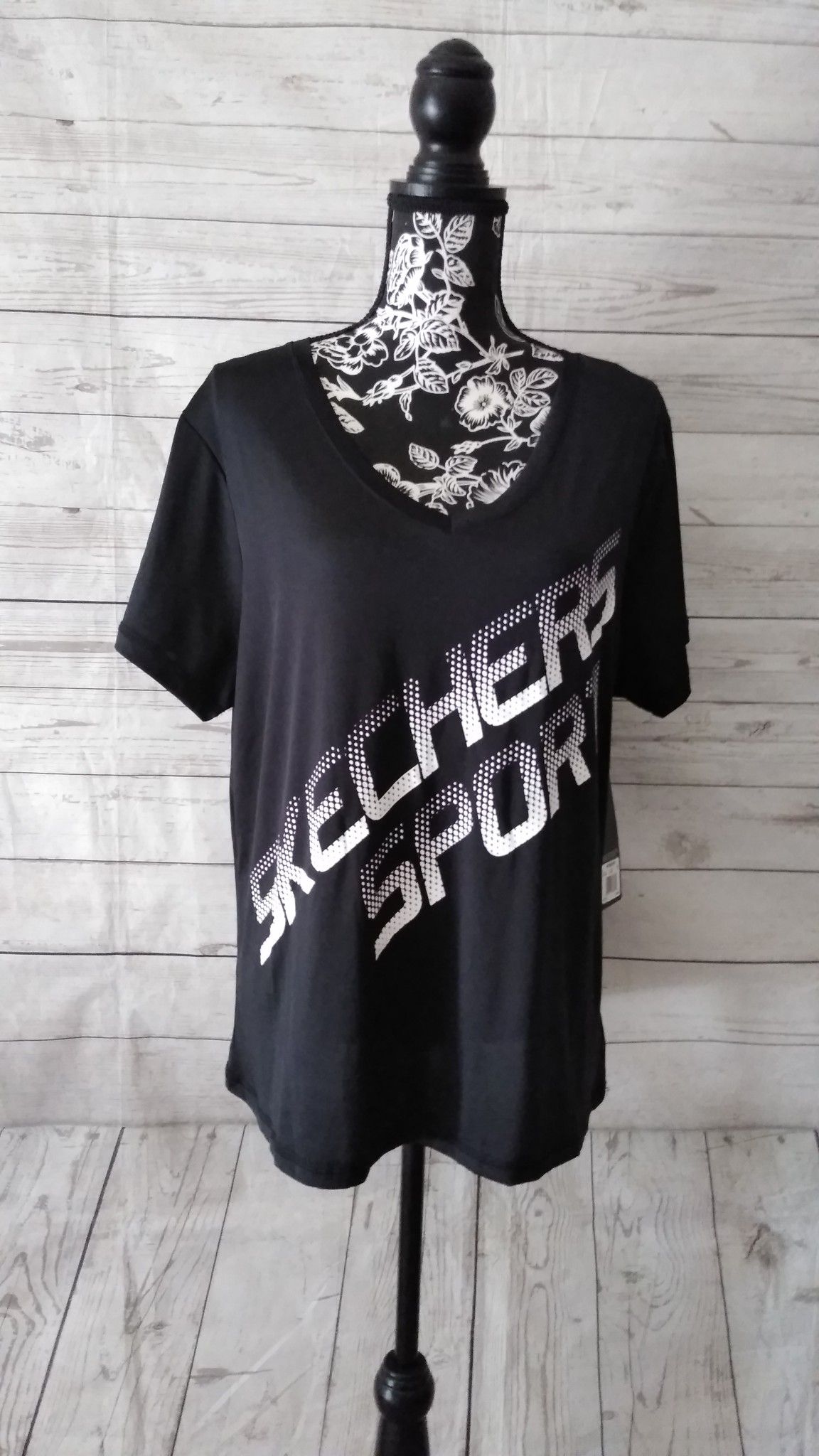 New Beautiful Skechers Shirt , women's size 1X. ( New with tag )