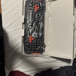 Four Keyboard Bundle And One Mouse 