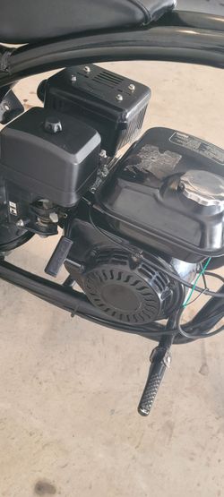 Fits Coleman mini bike....Small Gas Engine with Recoil Starter 196cc Coleman motor runs great...(selling motor only)