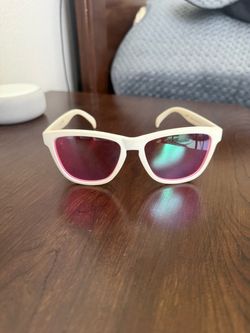 Goodr sunglass white Polarized