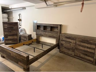 ASHLEY FURNITURE QUEEN BEDFRAME BEDROOM SET!!