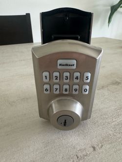 Kwikset Traditional Electronic Keypad Deadbolt – Satin Nickel