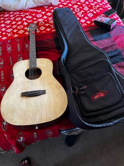 Yamaha guitar acoustic fg401 in great condition with case and guitar pick