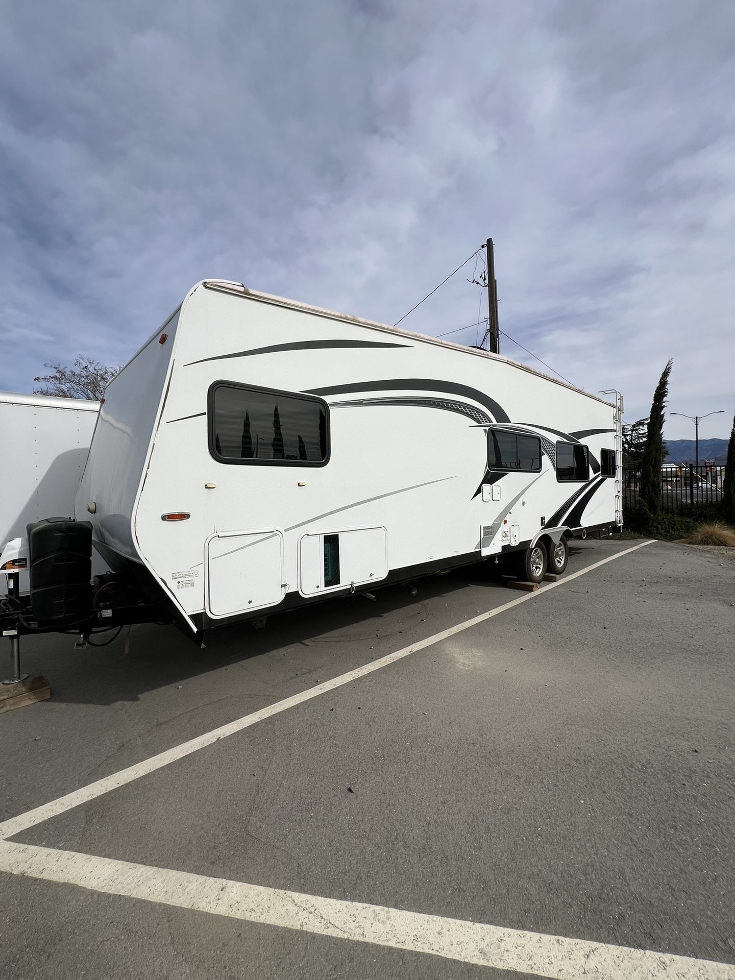 Toyhauler ✨Beautiful ✨2014 27cbg Attitude Wide Light 1/2 Ton Towable 19k Takes It