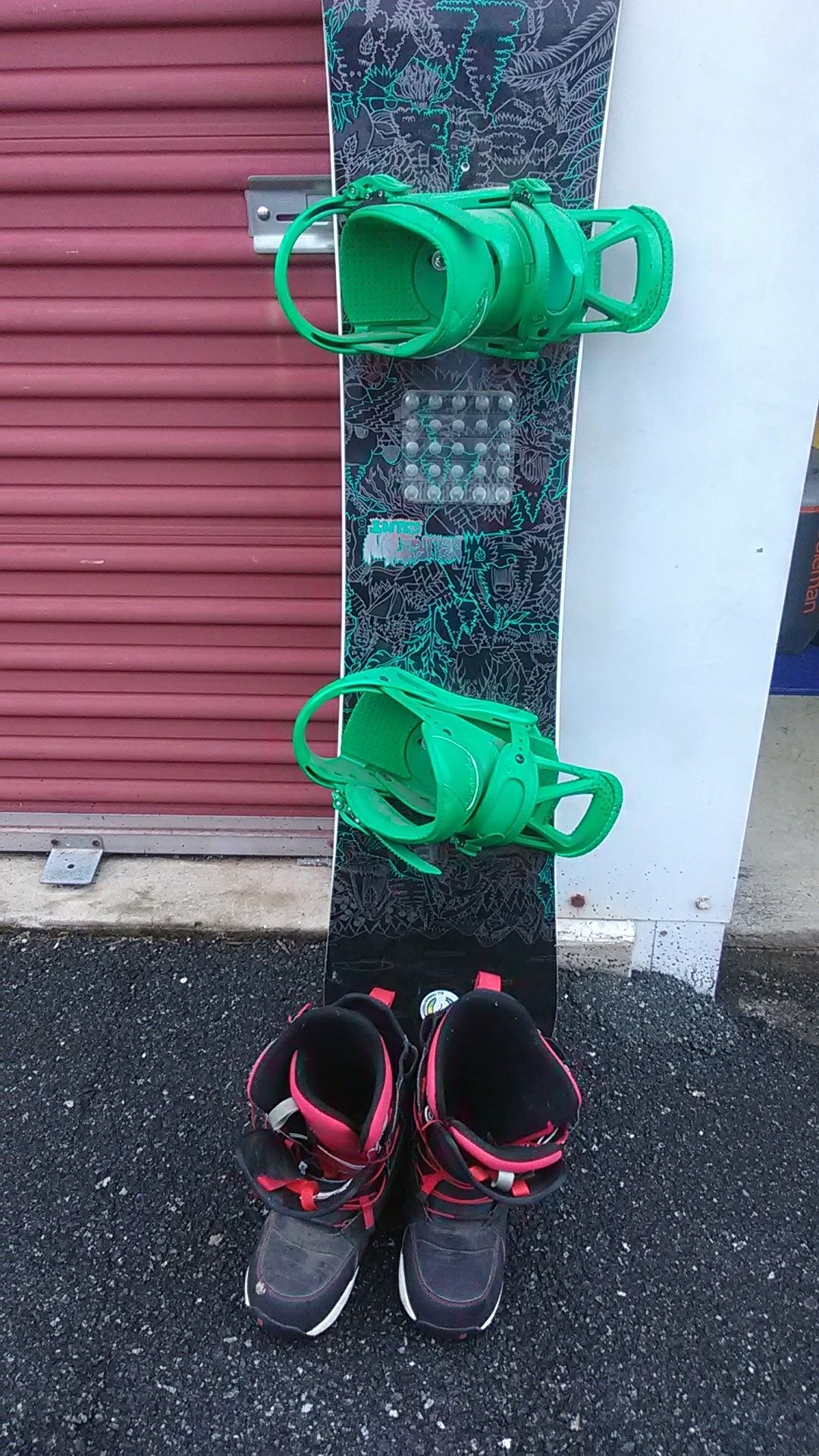 Burton blunt snowboard boots and binders used 2 times