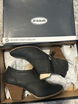Dr. Scholl’s black ankle boot, size 6
