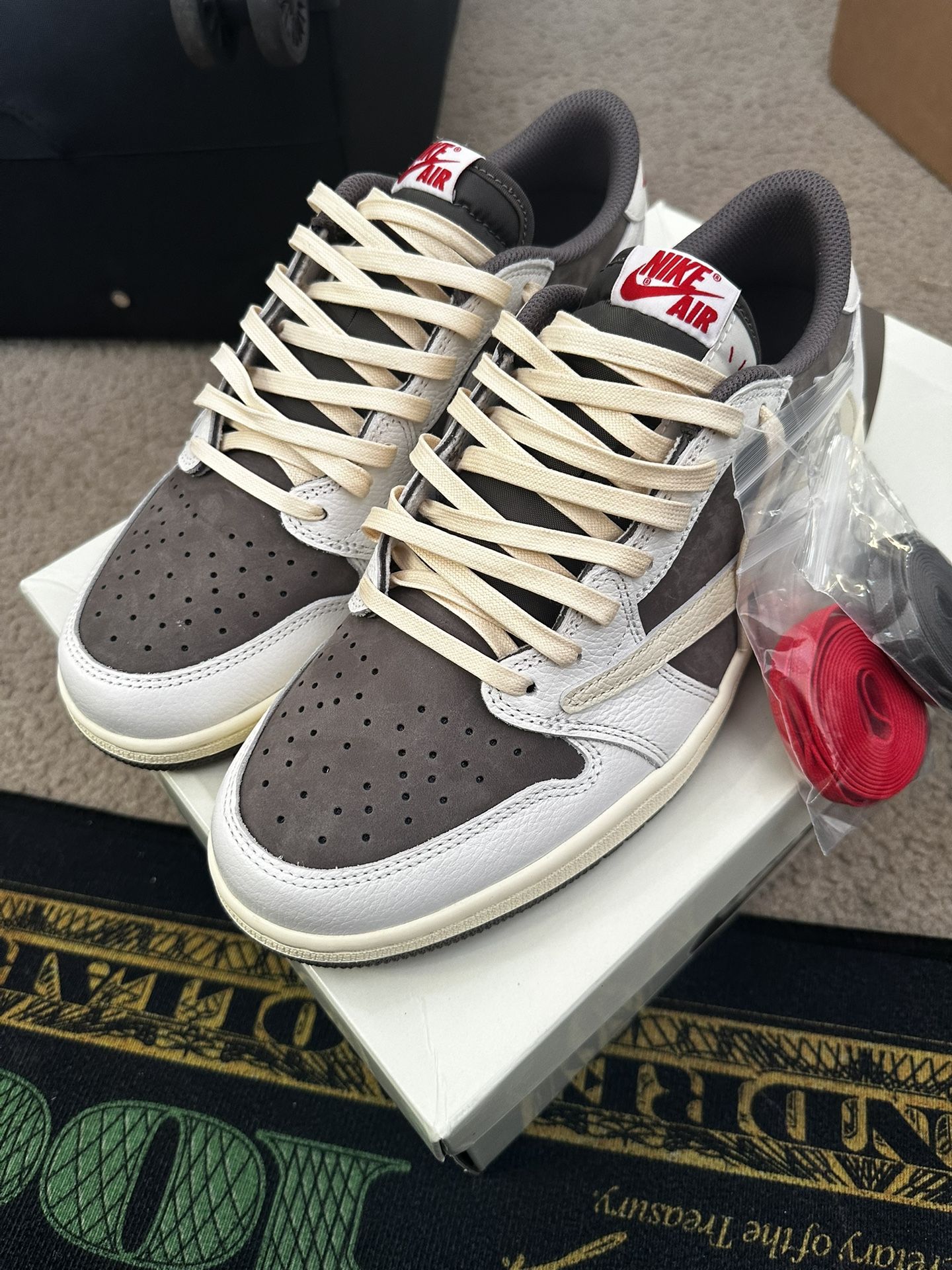 トラヴィス リバース モカ Travis Scott Nike Air Jordan 1 Low 