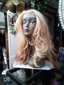 BEAUTIFUL ❤️ WIG LONG HAIR CLEAN GOOD CONDITION