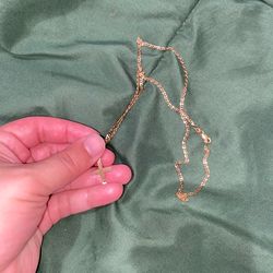 Gold chain with pendant