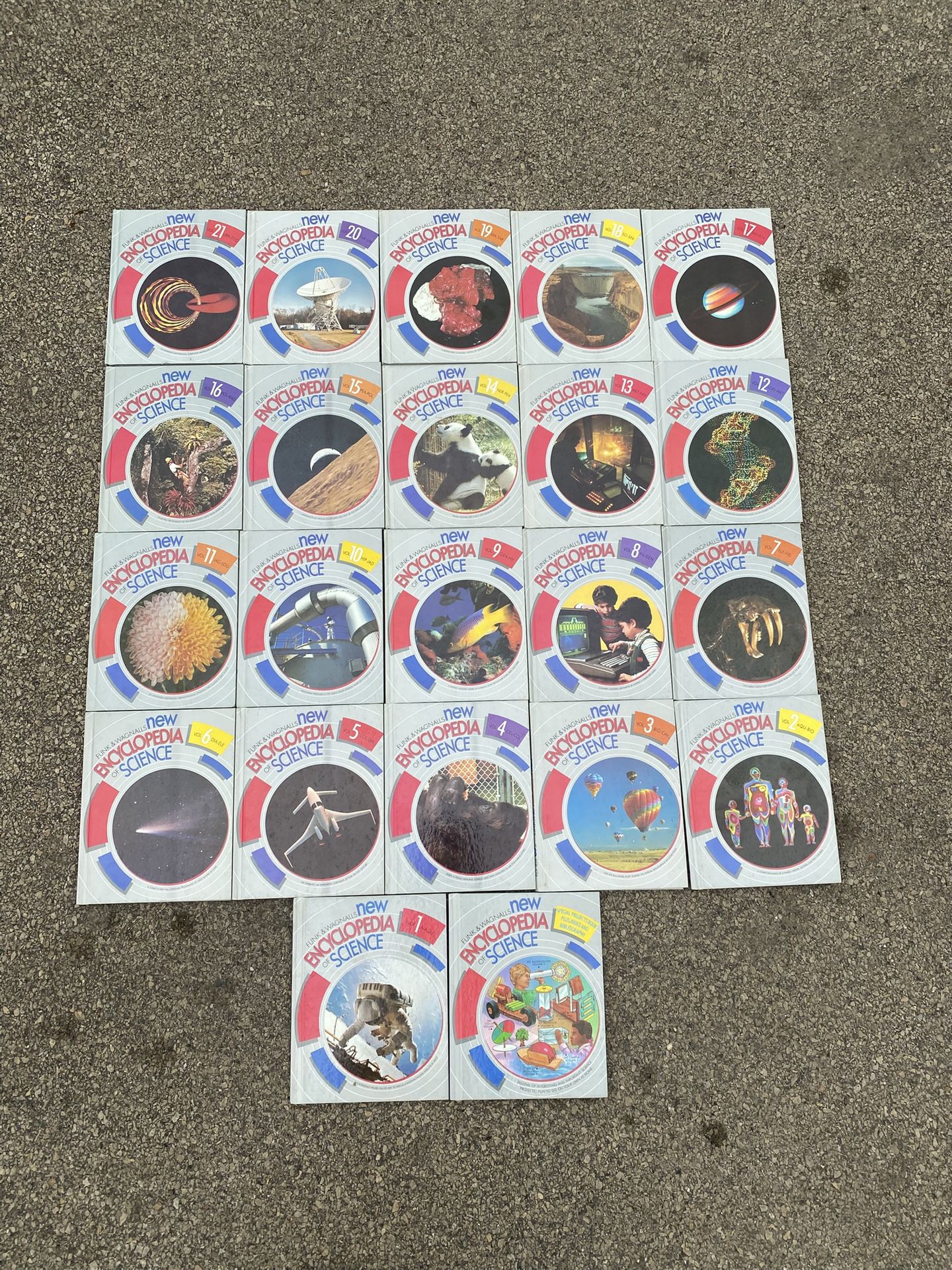 22 Funk & Wagnalls New Encyclopedia of Science Books