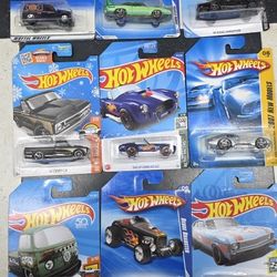 9 Hot Wheels