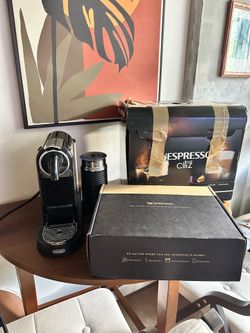 Nespresso Delonghi w/ milk frother
