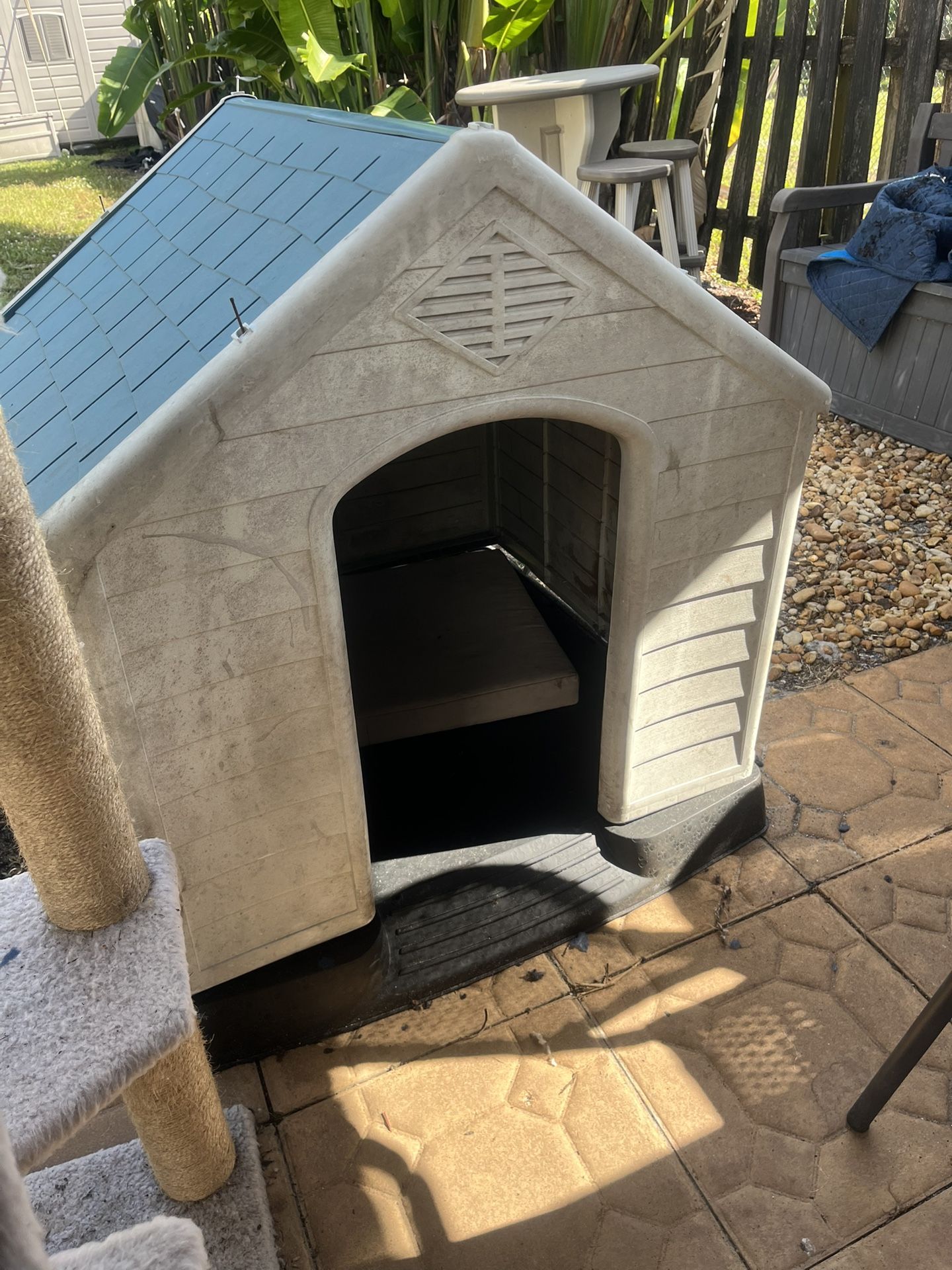 Large Outdoor Resin Pet Dog House