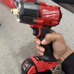 M18 FUEL GEN-2 18V Lithium-Ion Brushless Cordless Mid Torque 1/2 in. Impact Wrench F Ring w/5.0Ah Starter Kit