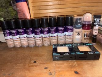 CoverGirl + Olay Simply Ageless 3-in-1 Liquid Foundation (8 Bottles)