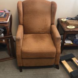 Reclining Chair: Great Condition 