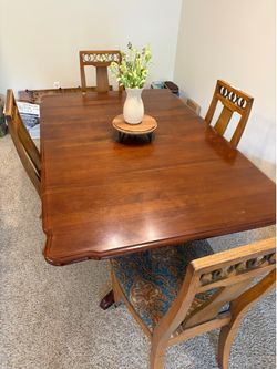 Beautiful Wooden Extendable Dining Table