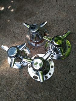 Classic metal center caps.
