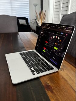 2024 MacBook Air 13’’  M3  not negociable, excellent condition