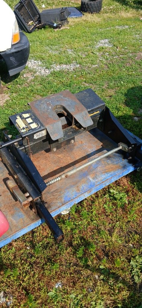 Hijacker Sliding 5th Wheel Hitch – Heavy-Duty with Manual Slide