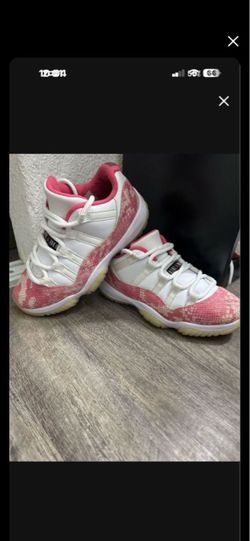 Retro Jordan 11 Size 5.5y if interested send me a message