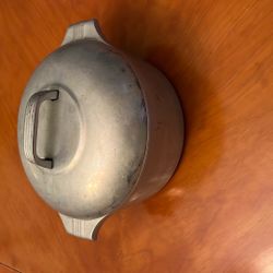 Vintage Wagner Ware Dutch Oven